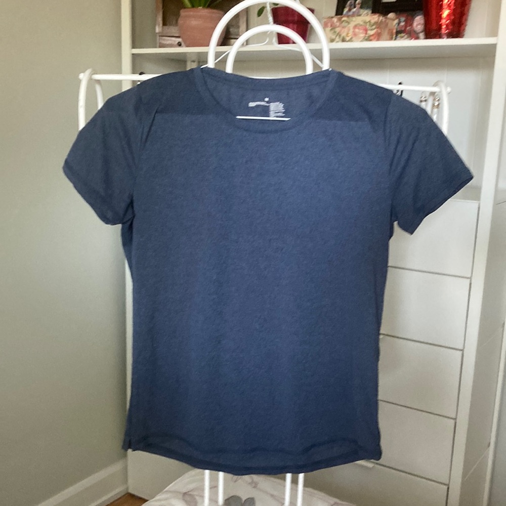 M athletic tshirt